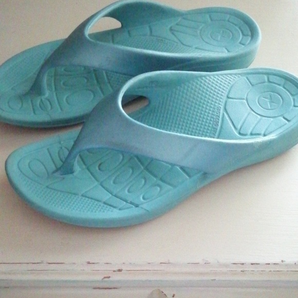 lynco flip flops